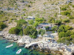 Secluded fisherman's cottage Cove Spiljice, Brac - 17031